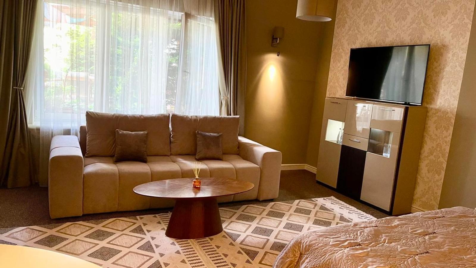 Villa-Sofia Mini-Hotel Odessa Buitenkant foto